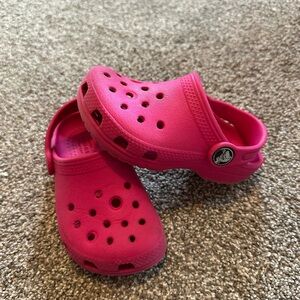 CROCS Kids Water Shoes in Bright Pink